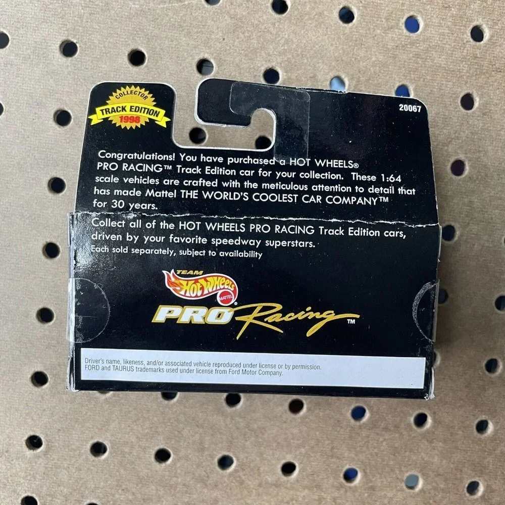 New 1998 Team Hot Wheels 1:24 Pro Racing NASCAR Boy Scouts #50 Diecast
